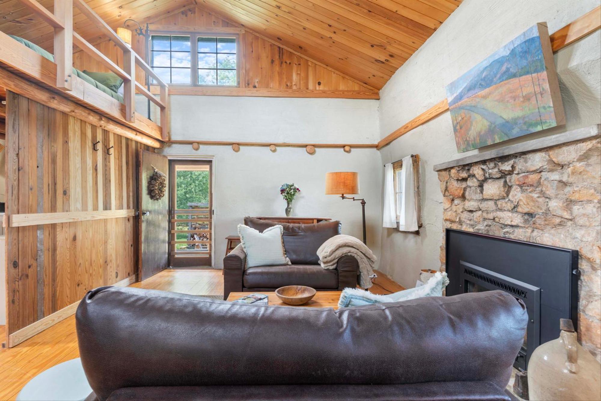 Rustic Baileys Retreat Cabin Near Wineries! Crozet Buitenkant foto