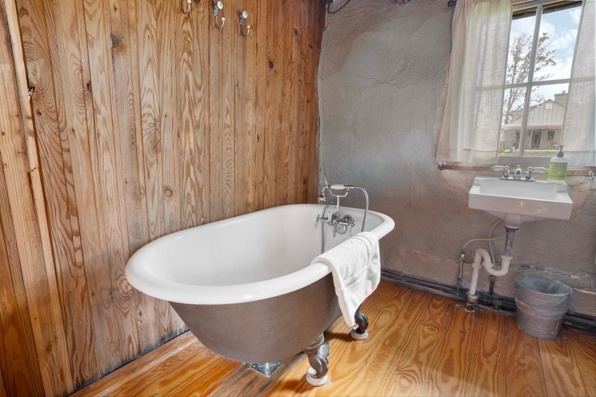 Rustic Baileys Retreat Cabin Near Wineries! Crozet Buitenkant foto