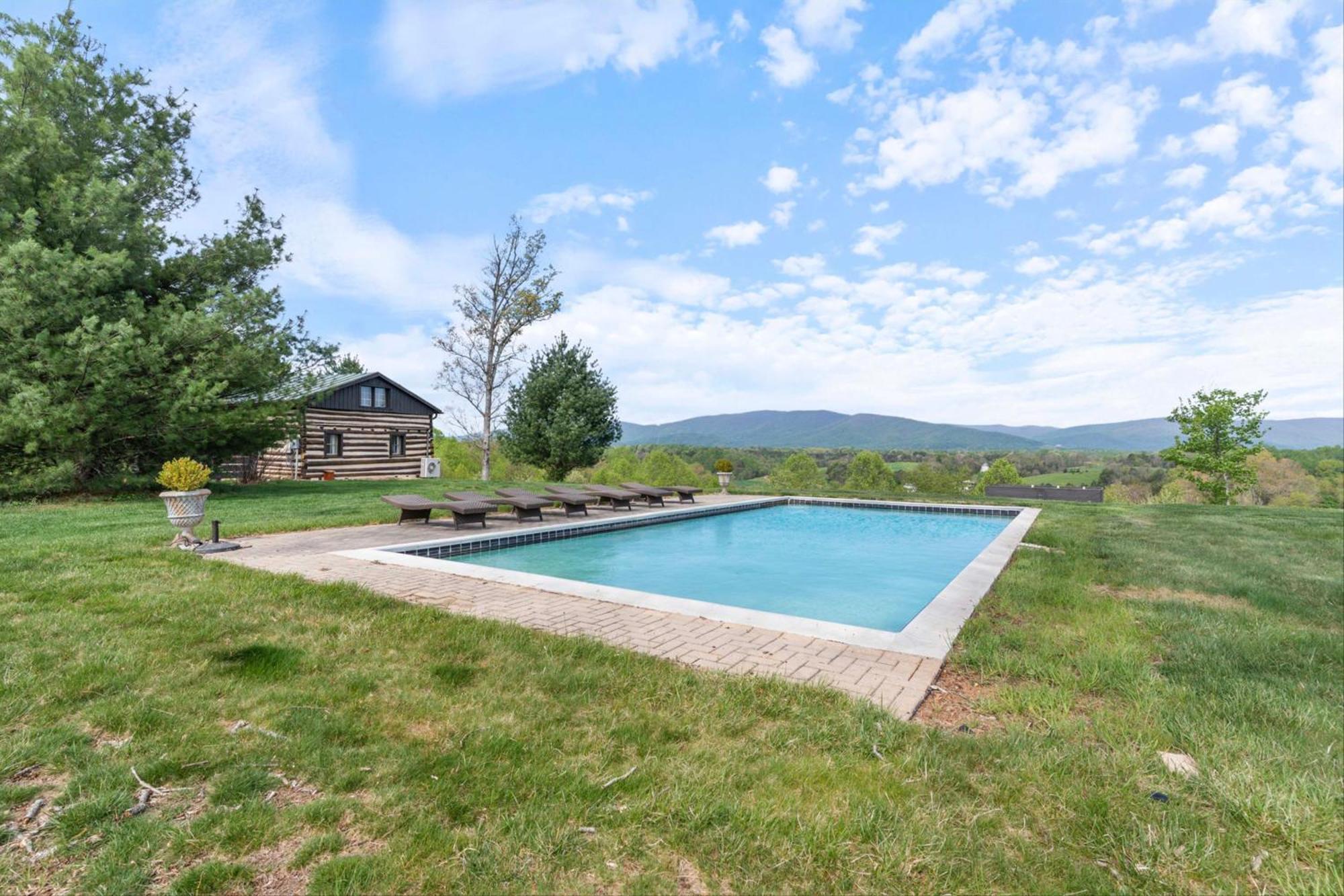 Rustic Baileys Retreat Cabin Near Wineries! Crozet Buitenkant foto